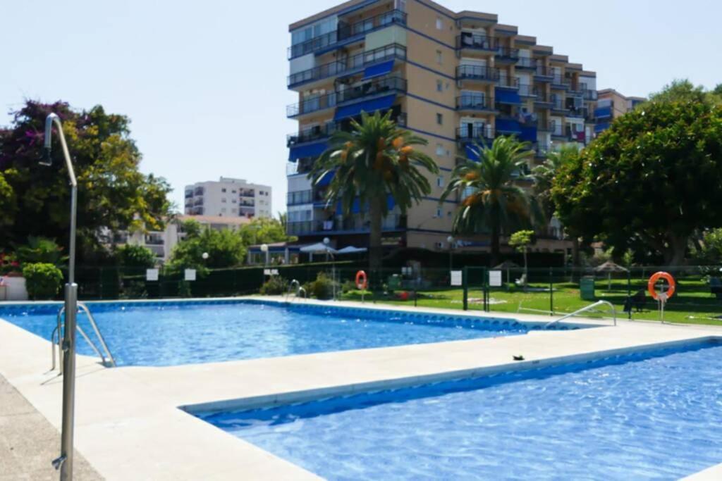 Holiday Rentals Piscina, Playa Parking A 5 Min Caminando Del Puerto De بينالماذينا المظهر الخارجي الصورة