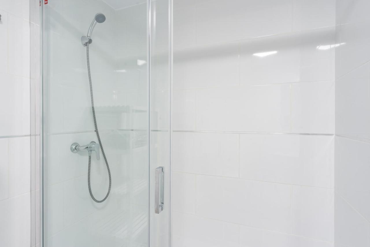Holiday Rentals Piscina, Playa Parking A 5 Min Caminando Del Puerto De بينالماذينا المظهر الخارجي الصورة